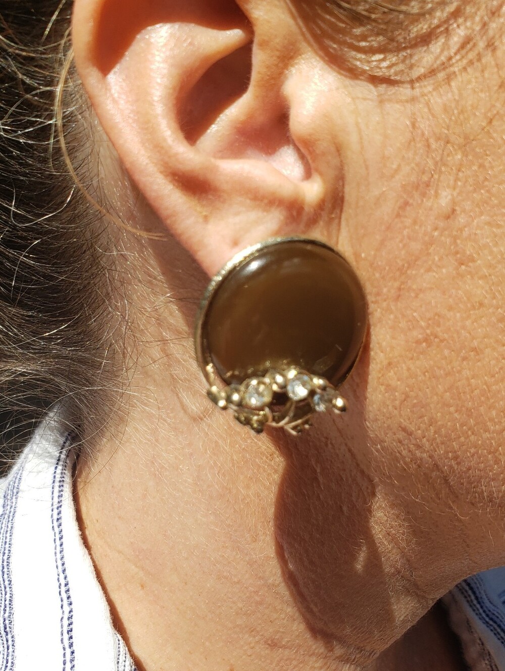 2 pair VINTAGE METALLIC HUE AND RHINESTONE CLIP ON EARRINGS